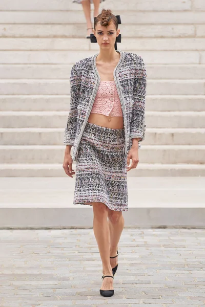 Look 9